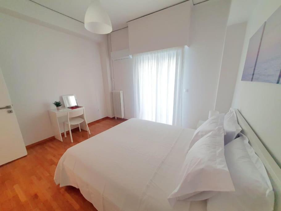 George's Cozy 60m2 7' Metro Apartment *