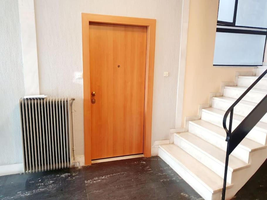 George's Cozy 60m2 7' Metro Apartment