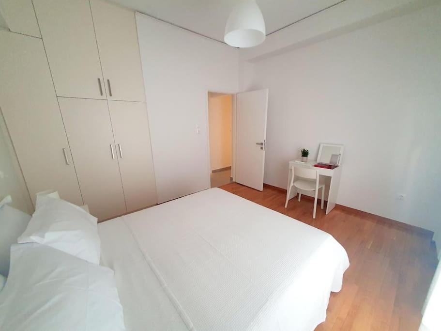 George's Cozy 60m2 7' Metro Apartment Athens
