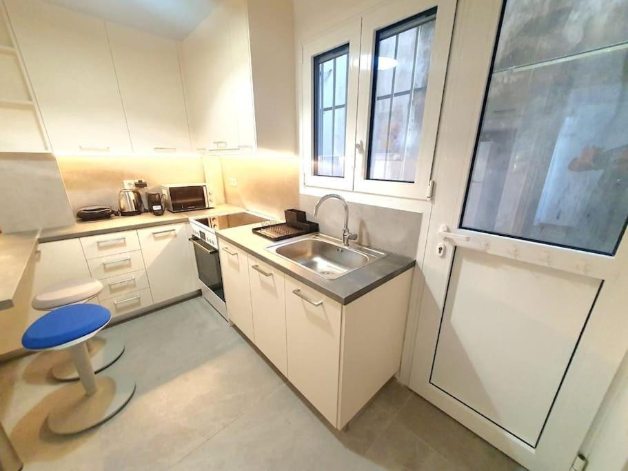 George's Cozy 60m2 7' Metro Athens
