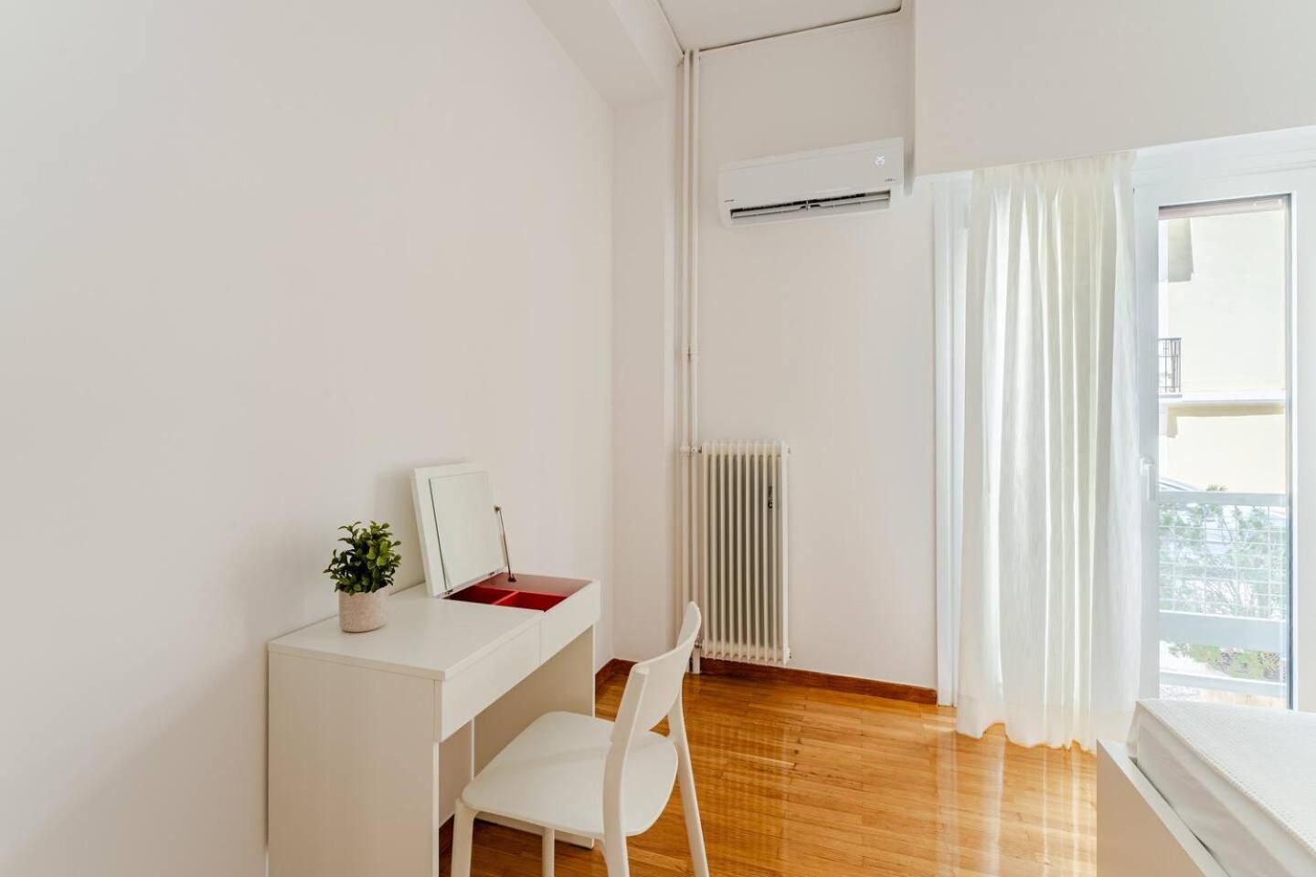 George's Cozy 60m2 7' Metro Apartment