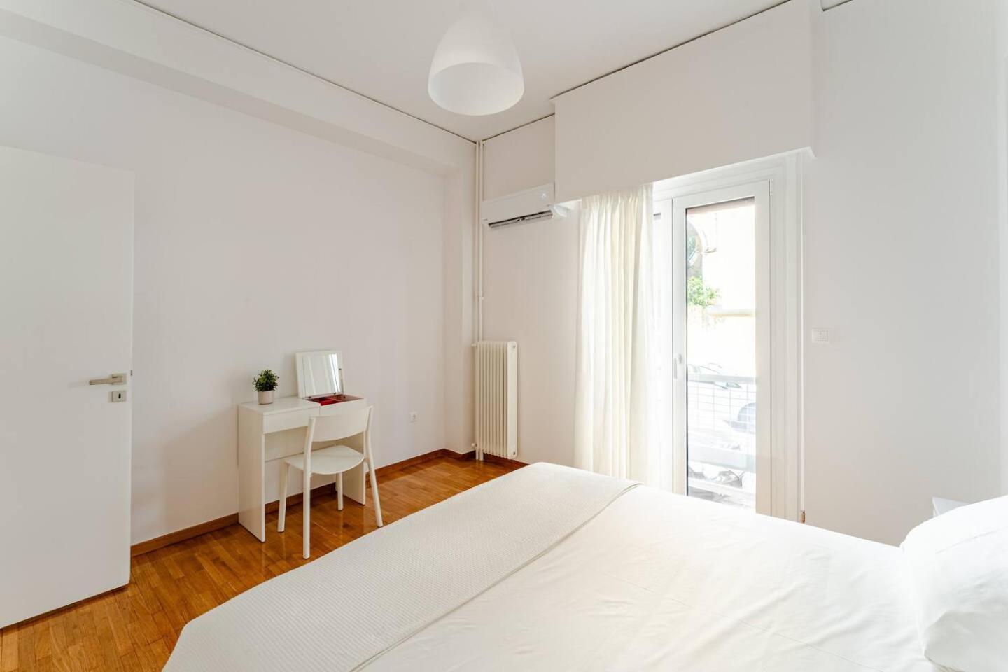 George's Cozy 60m2 7' Metro Apartment