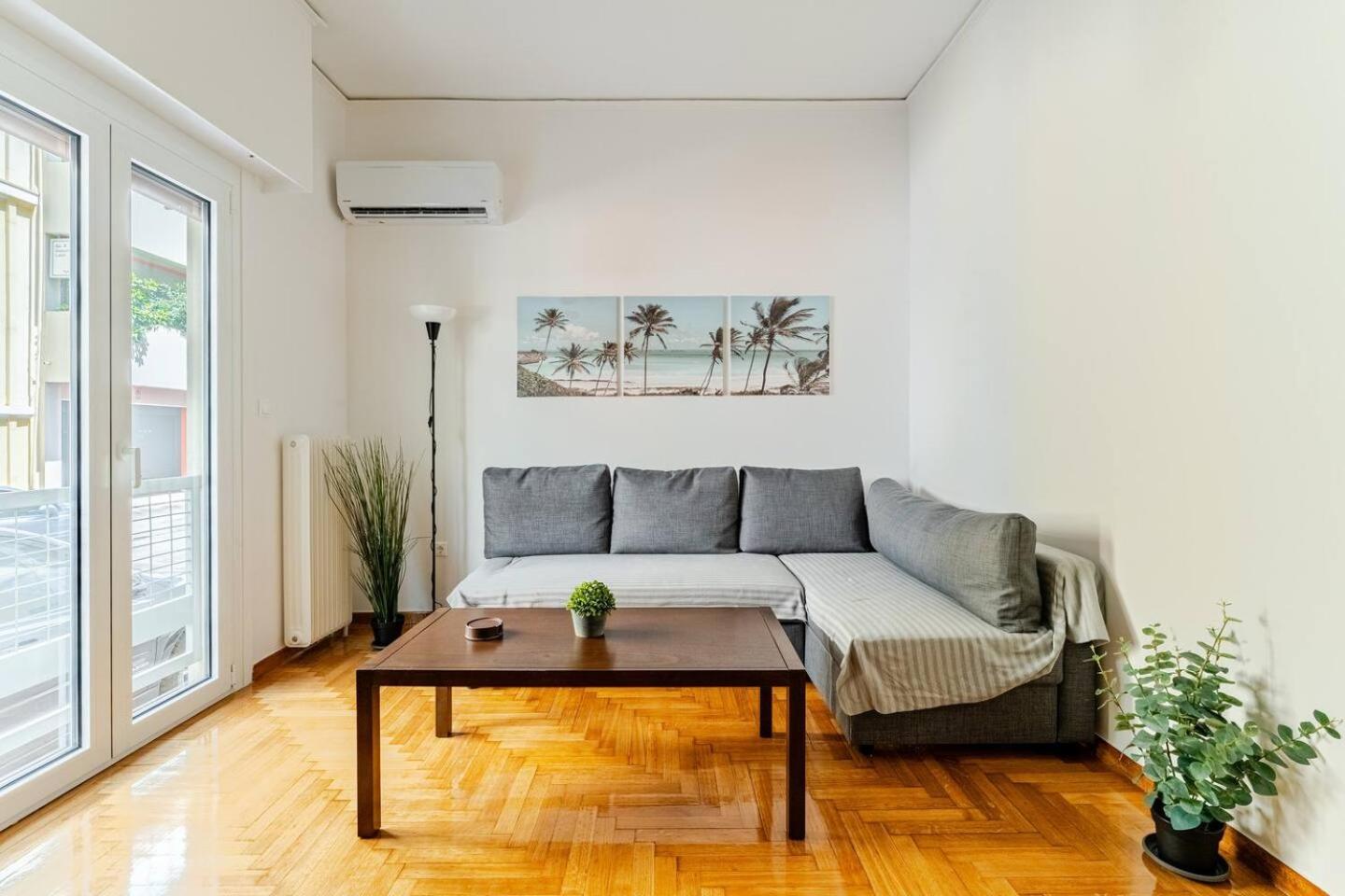 George's Cozy 60m2 7' Metro Apartment Athens